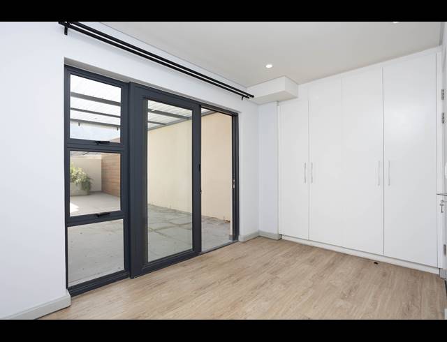 2 BEDROOM APARTMENT FOR SALE IN RONDEBOSCH